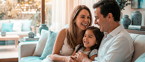 Familia aliviada por haber protegido sus ingresos futuros con un fondo plazo seguro.