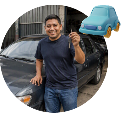 Hombre feliz por haber protegido su auto y obtener dinero de retorno