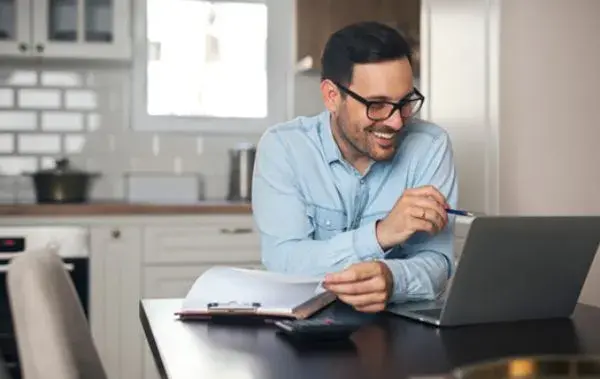 ¿Por qué invertir desde joven? El consejo de mi jefe que me hizo pensar en mi futuro