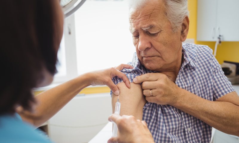 Adulto mayor: Cuatro vacunas necesarias para protegersu salud